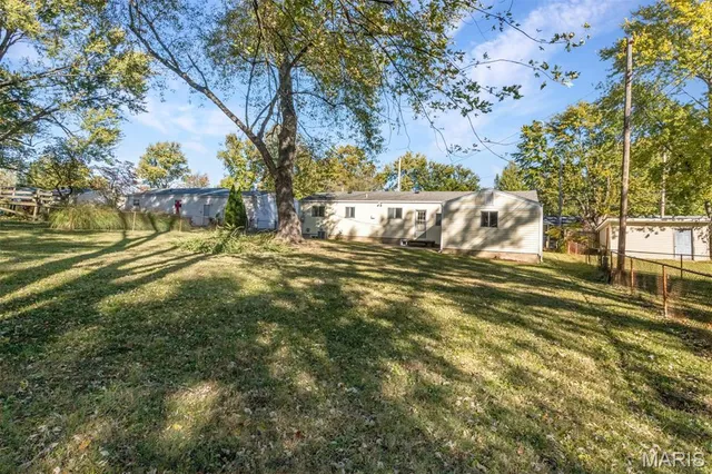 $218,000 | 11482 Essex Avenue, Maryland Heights, MO 63043