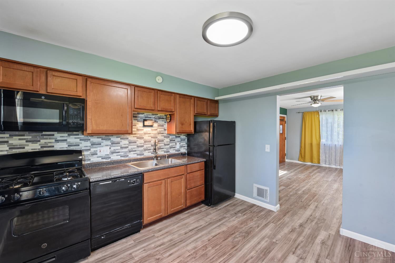 627 Roebling Road Cincinnati, OH 45238 - Photo 10 of 53