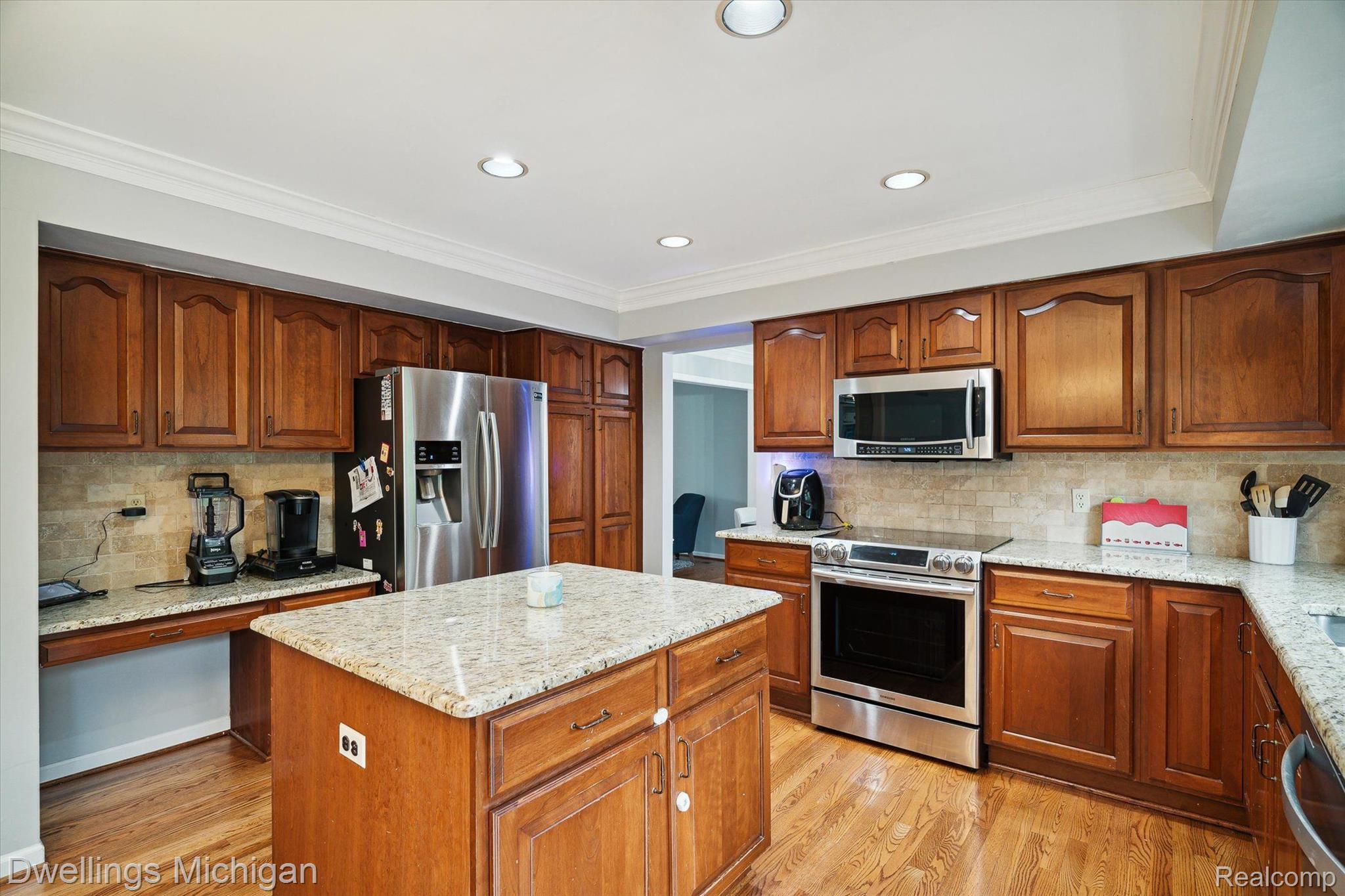 3174 Courtfield Drive Rochester, MI 48309 - Photo 14 of 52 Gallery Image 14