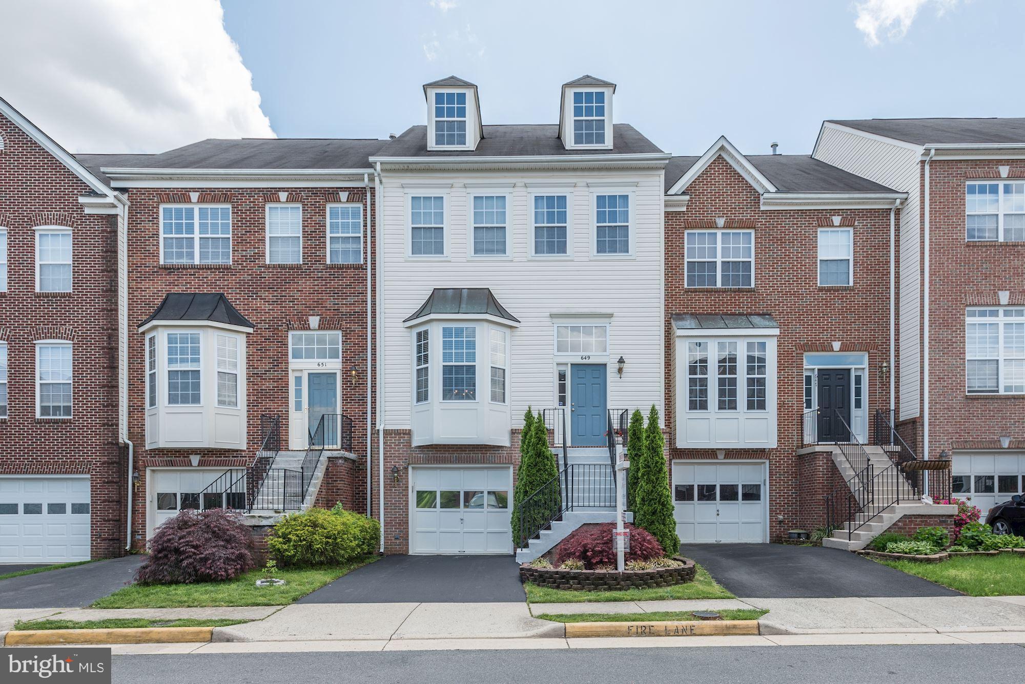 649 Springhouse Square Southeast Leesburg, VA 20175 - Photo 2 of 21 Gallery Image 2