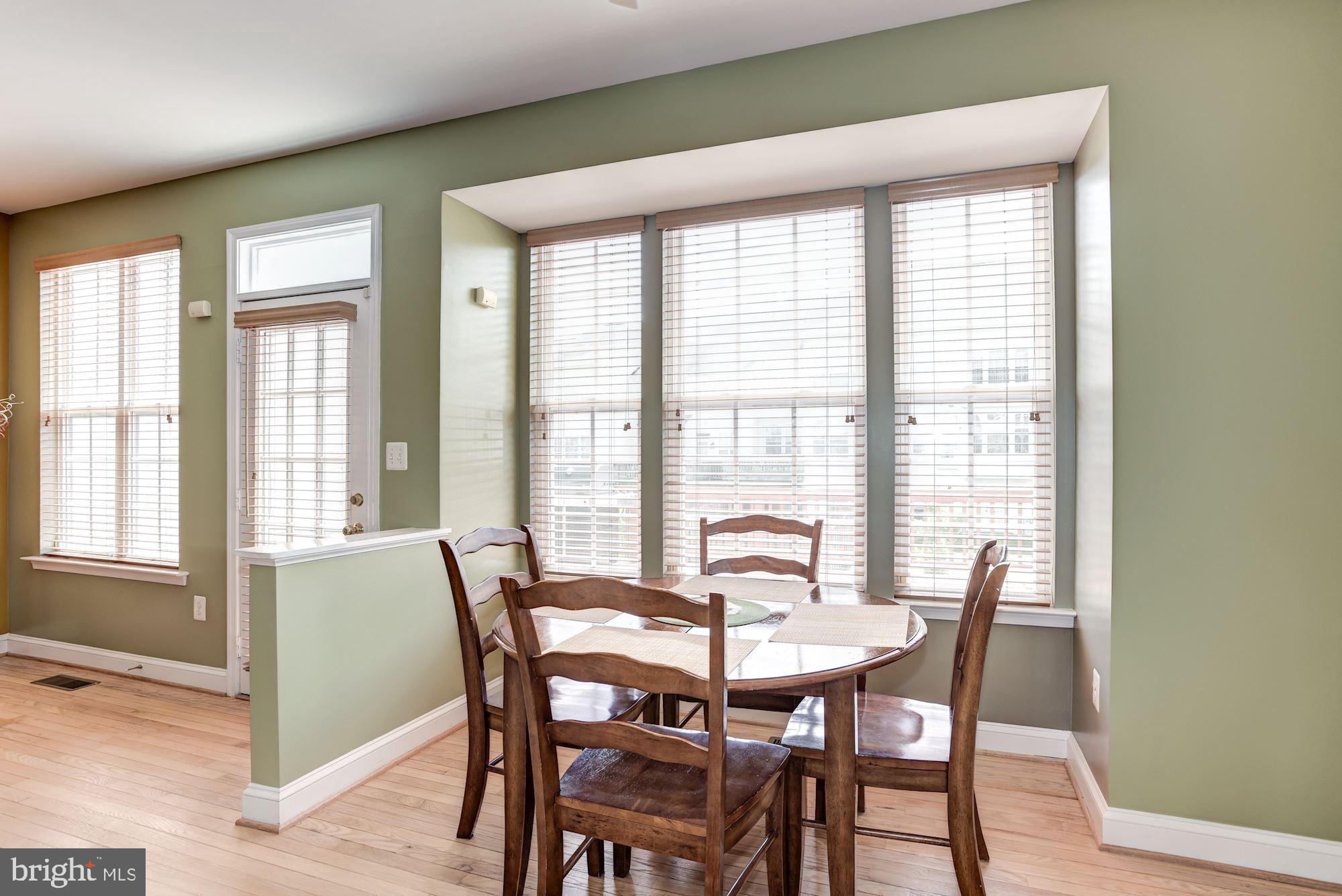 649 Springhouse Square Southeast Leesburg, VA 20175 - Photo 11 of 21 Breakfast area with a box bay window