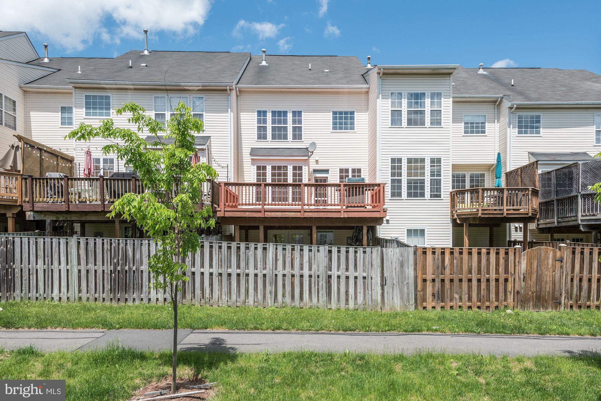 649 Springhouse Square Southeast Leesburg, VA 20175 - Photo 21 of 21 Fenced in backyard