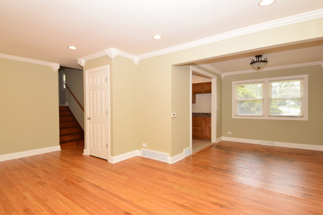 27W121 Manchester Road Winfield, IL 60190 - Photo 2 of 18