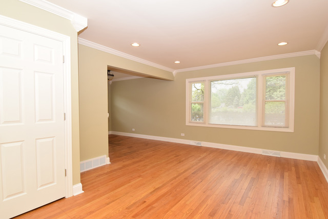 27W121 Manchester Road Winfield, IL 60190 - Photo 3 of 18
