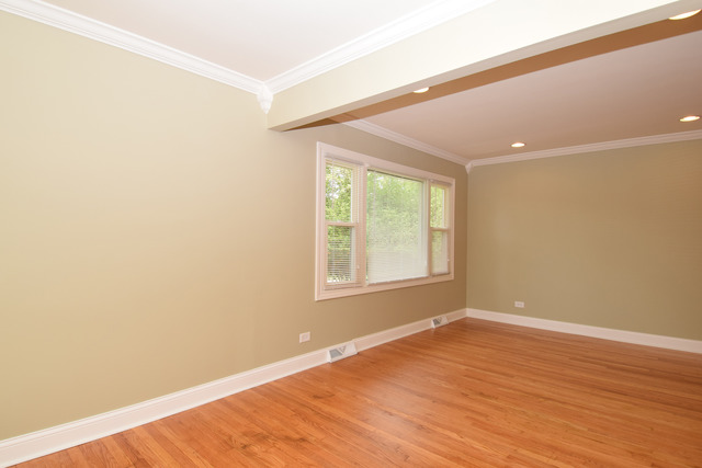 27W121 Manchester Road Winfield, IL 60190 - Photo 4 of 18