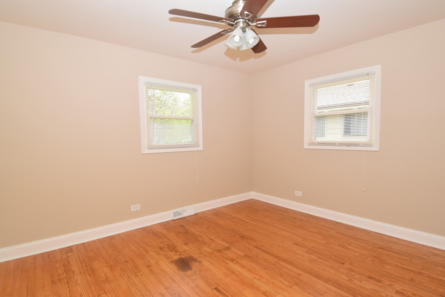 27W121 Manchester Road Winfield, IL 60190 - Photo 8 of 18