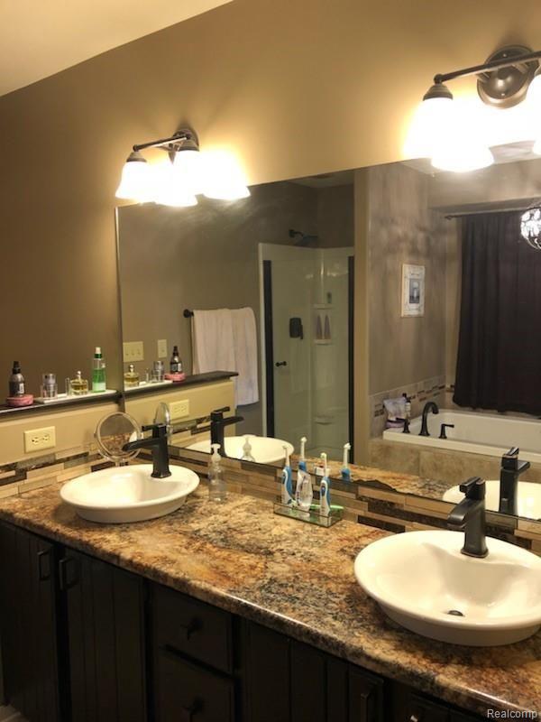 8094 Perry Road Grand Blanc, MI 48439 - Photo 13 of 27 Mstr bath 2.jpg
