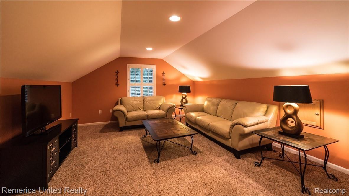 10336 Hartland Road Fenton, MI 48430 - Photo 23 of 38 Bonus Room.jpg