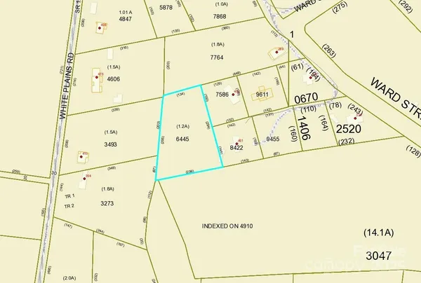 a view of a back yard