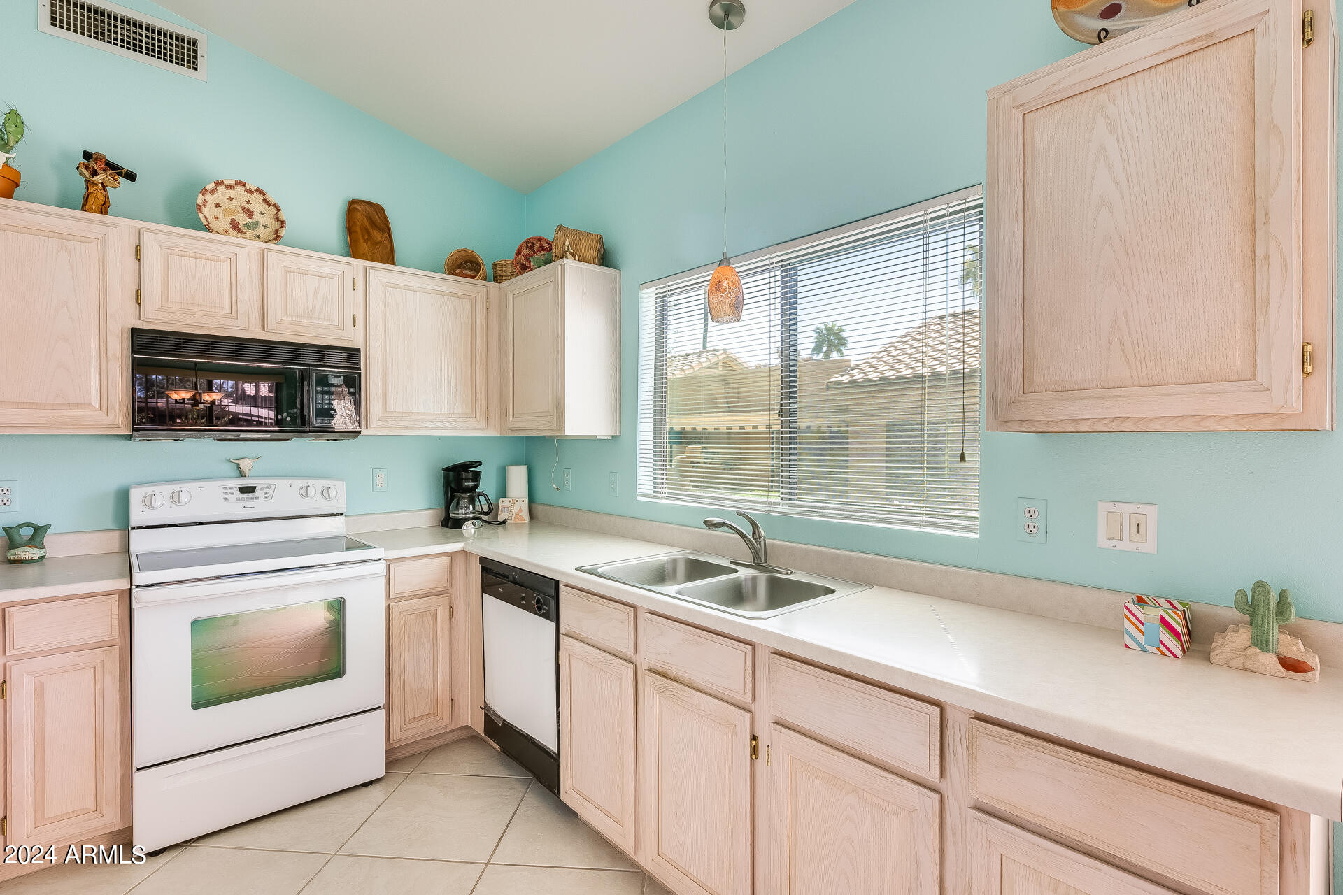 14300 West Bell Road, Unit 293 Surprise, AZ 85374 - Photo 4 of 52 9