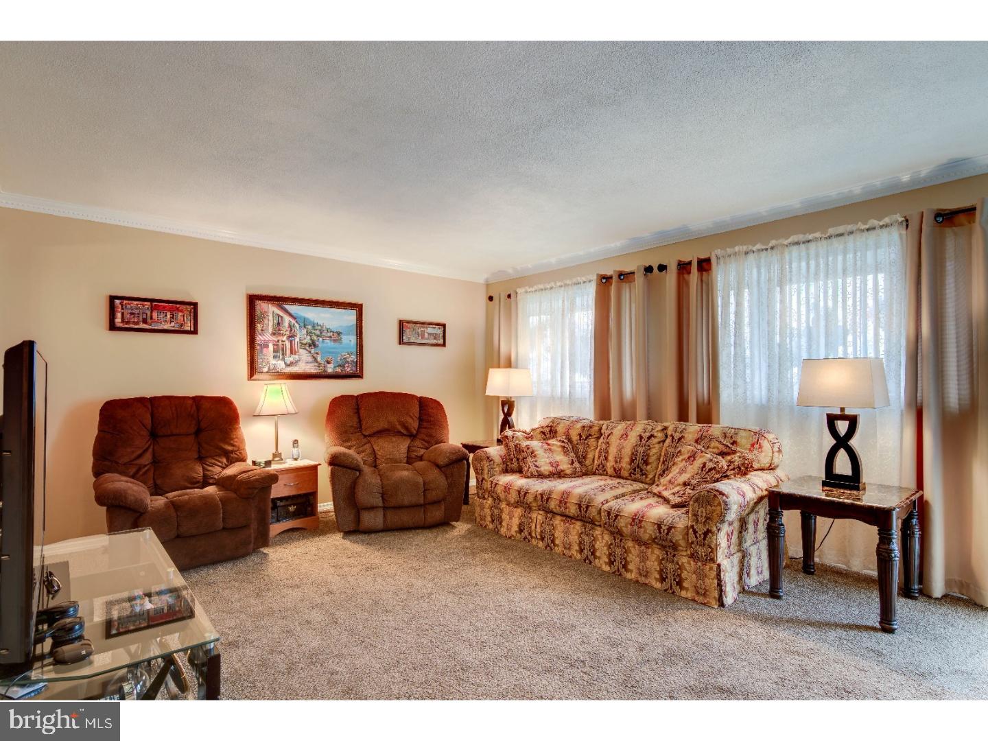 2517 Secane Road Secane, PA 19018 - Photo 13 of 24 Living Room