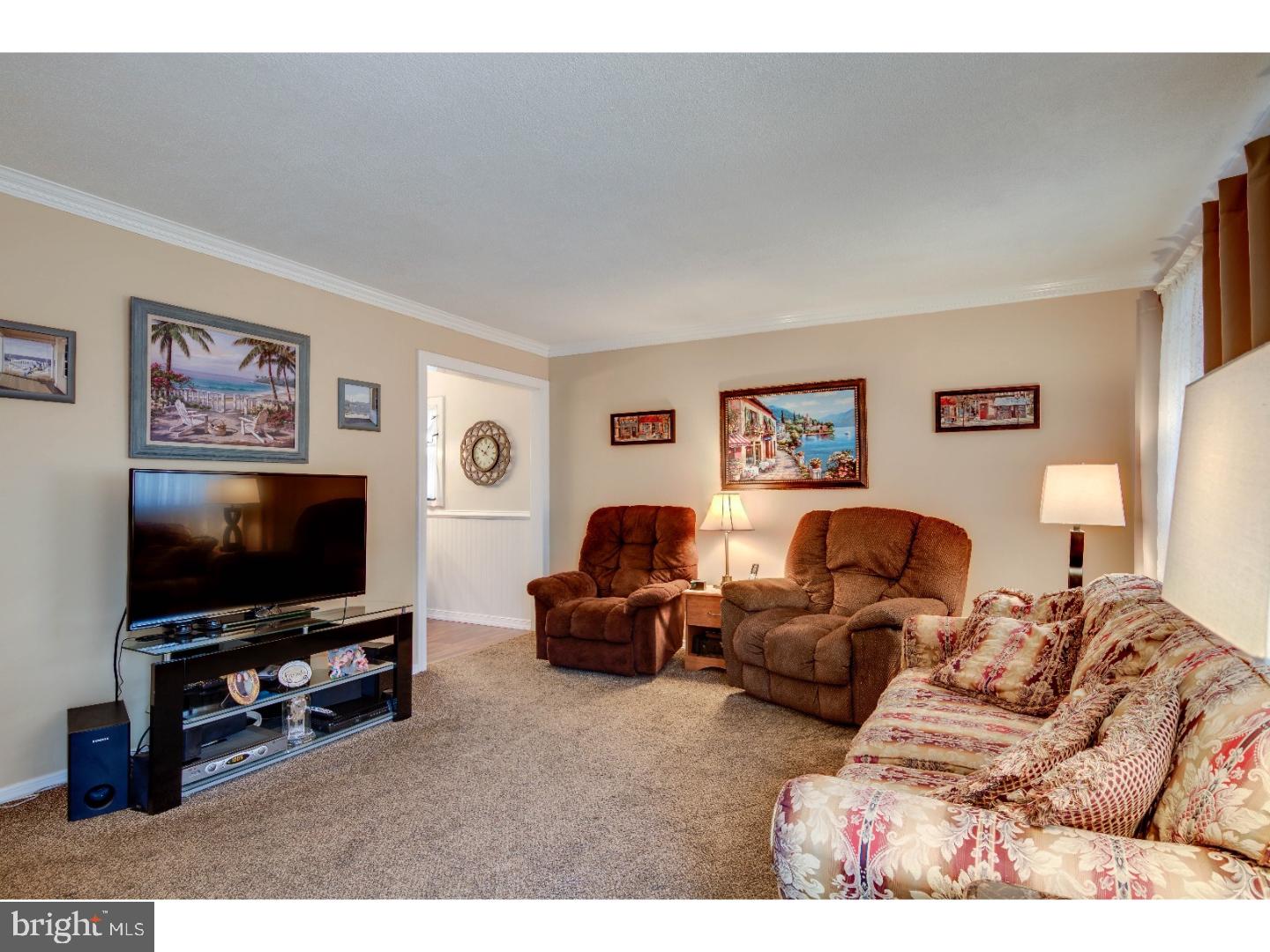 2517 Secane Road Secane, PA 19018 - Photo 14 of 24 Living Room