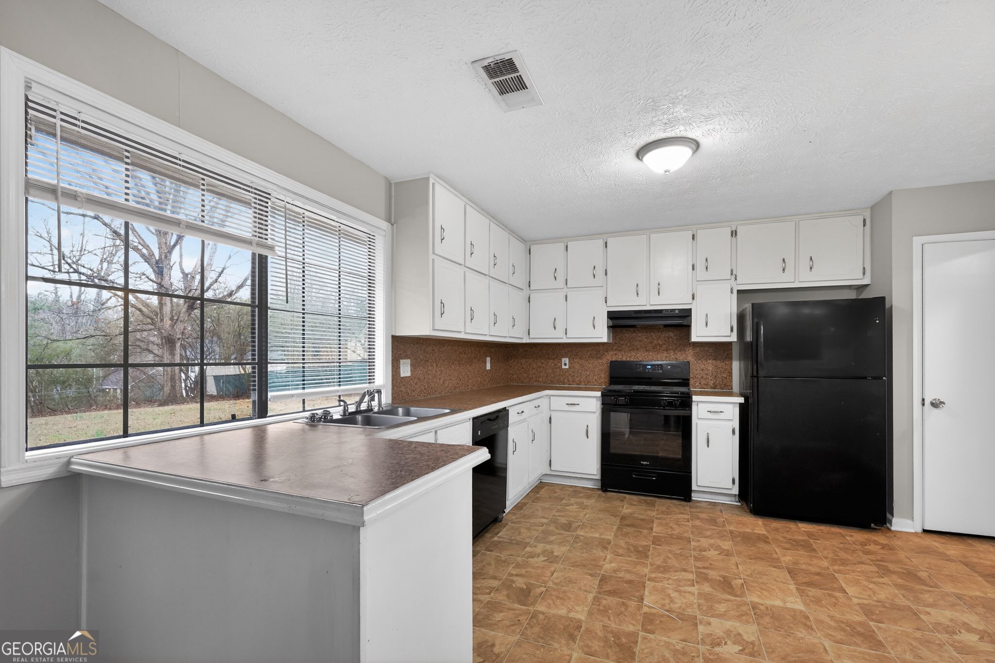 1004 Fairview Road Ellenwood, GA 30294 - Photo 12 of 31