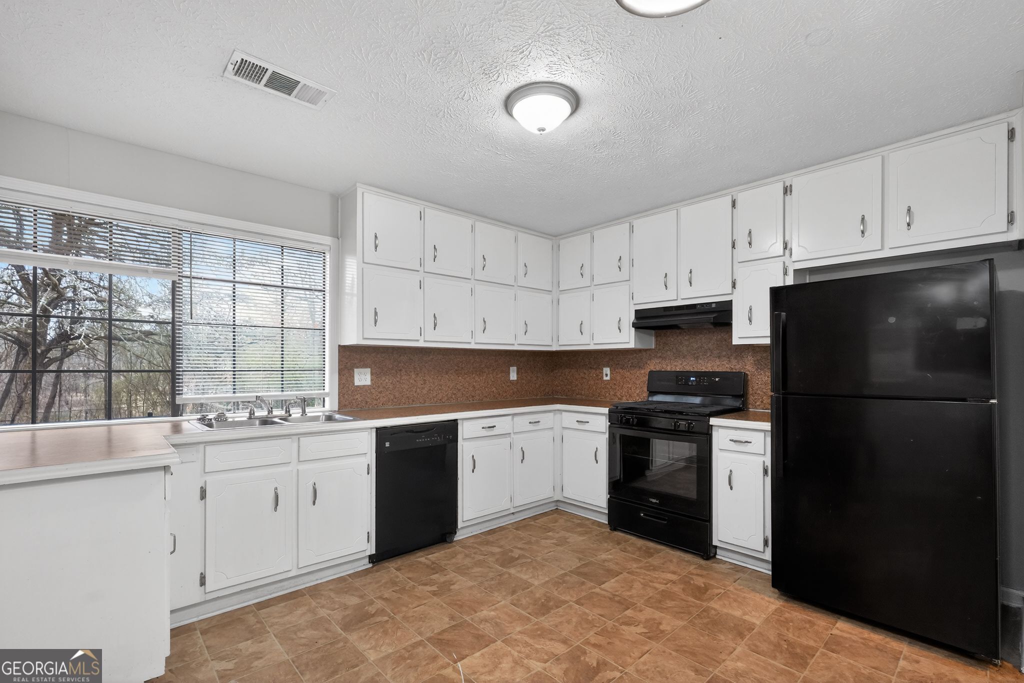 1004 Fairview Road Ellenwood, GA 30294 - Photo 9 of 31