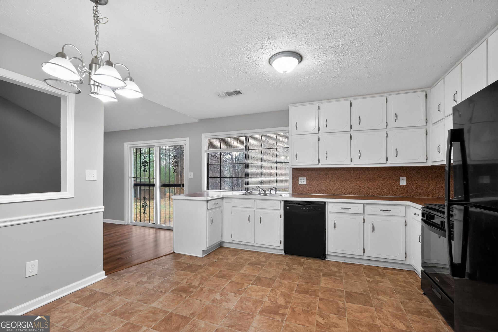 1004 Fairview Road Ellenwood, GA 30294 - Photo 10 of 31