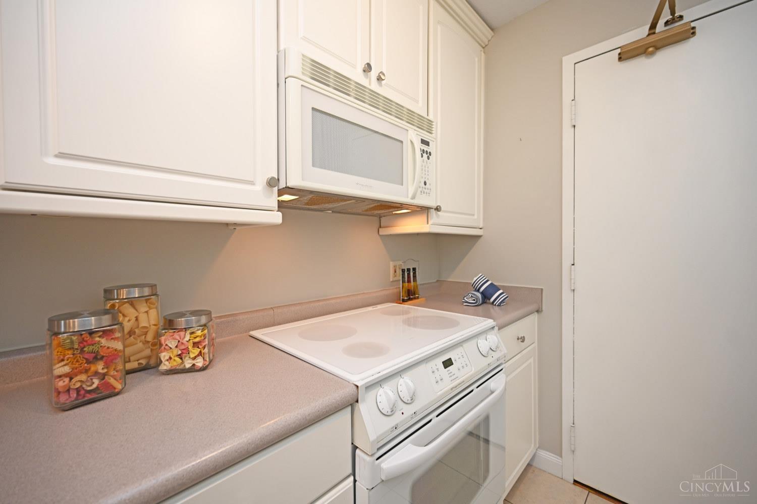 2444 Madison Road, Unit 202A Cincinnati, OH 45208 - Photo 18 of 41