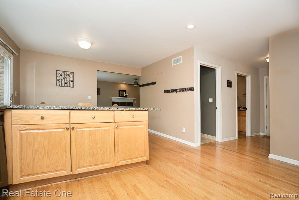 2817 Long Meadow Lane Rochester Hills, MI 48307 - Photo 13 of 57