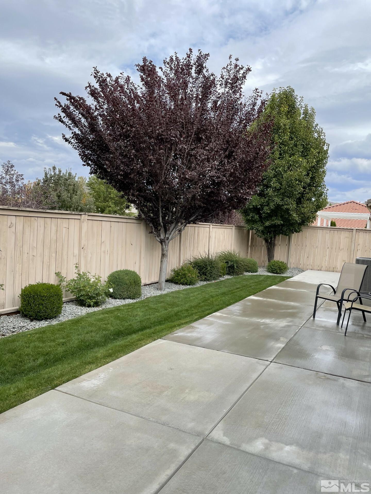 2087 Whitecliff Drive Reno, NV 89521 - Photo 28 of 33 a view of backyard with green space