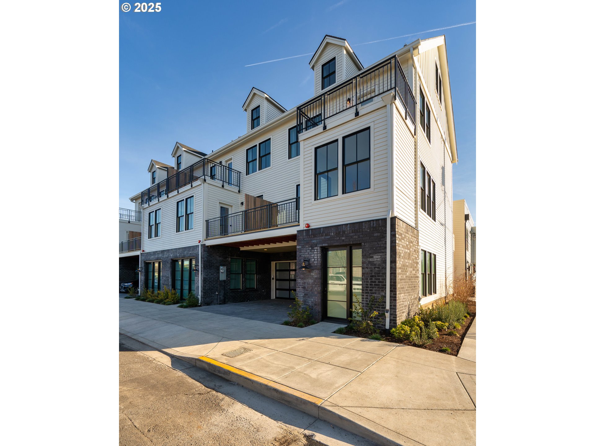 508 Northeast 56th Avenue Portland, OR 97213 - Photo 2 of 38 a view of a building with many windows