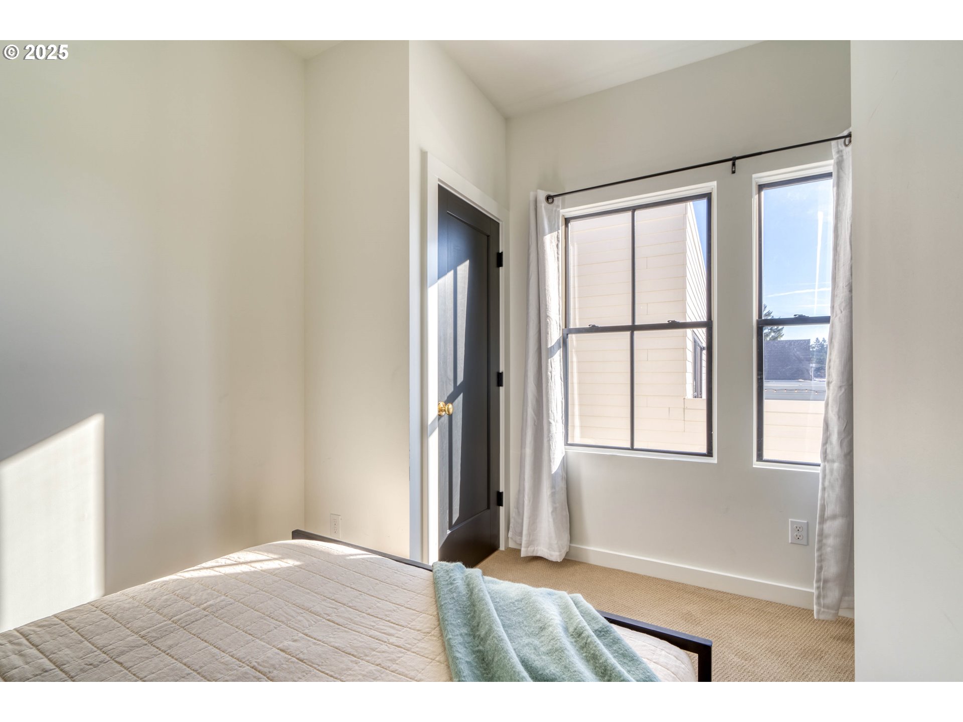 508 Northeast 56th Avenue Portland, OR 97213 - Photo 31 of 38 a view of an empty room with a window