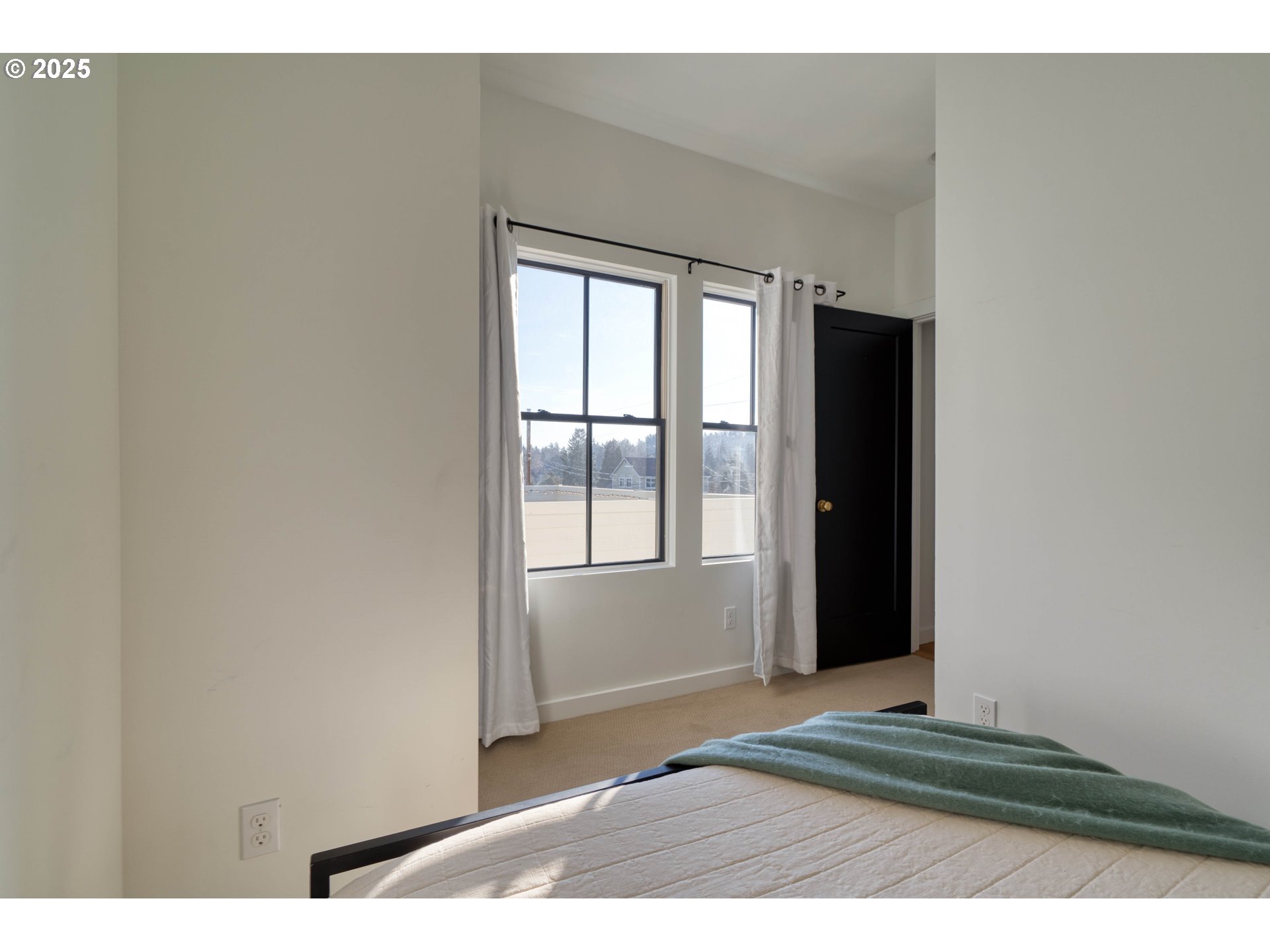 508 Northeast 56th Avenue Portland, OR 97213 - Photo 32 of 38 a view of an empty room