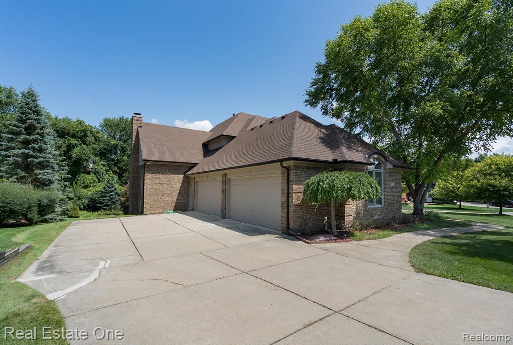 1784 Blue Grass Drive Rochester Hills, MI 48306 - Photo 9 of 72