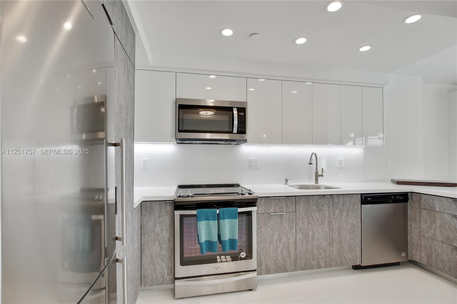 100 Lincoln Road, Unit 940 Miami Beach, FL 33139 - Photo 12 of 29