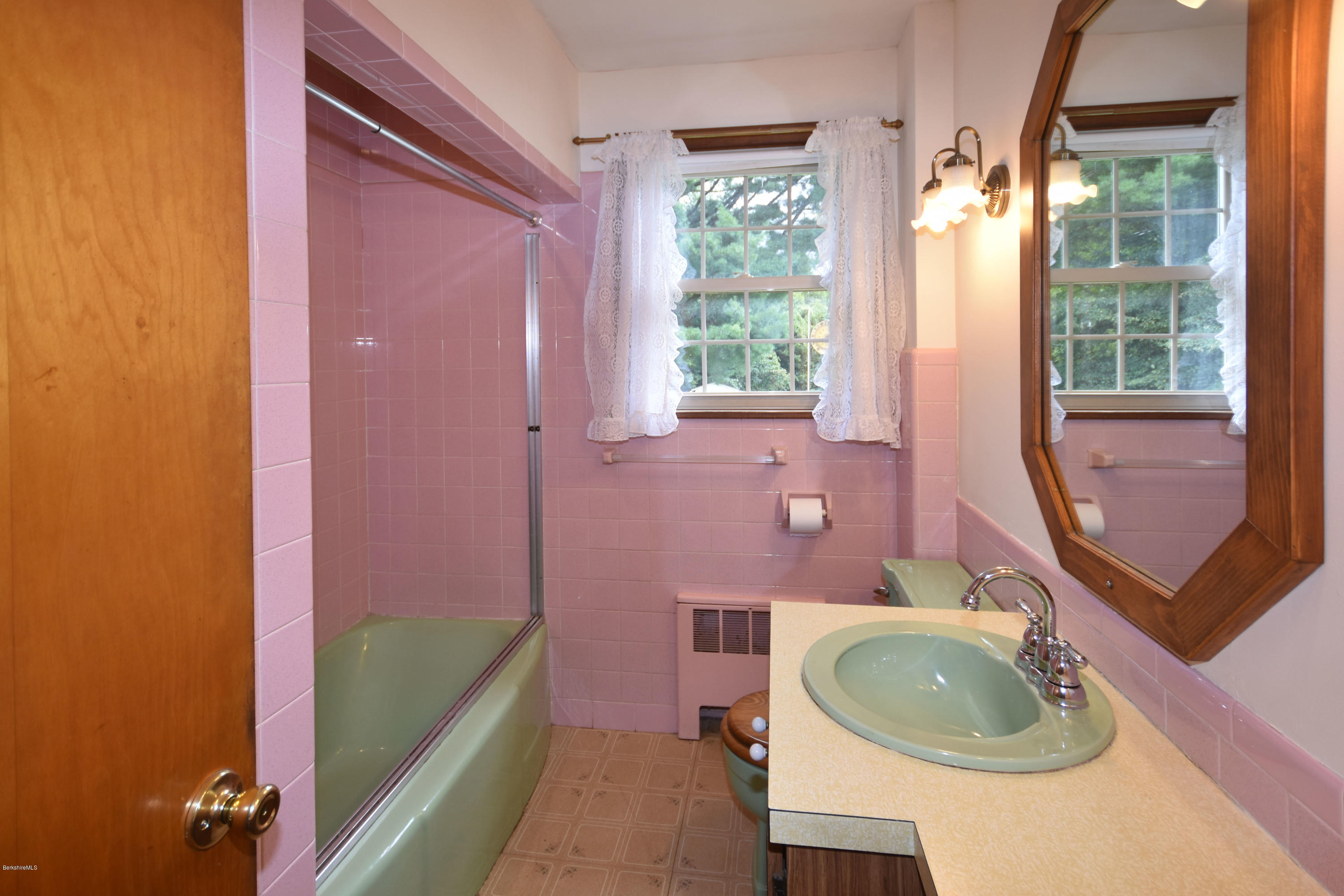 240 Benedict Road Pittsfield, MA 01201 - Photo 23 of 37 Full Bath