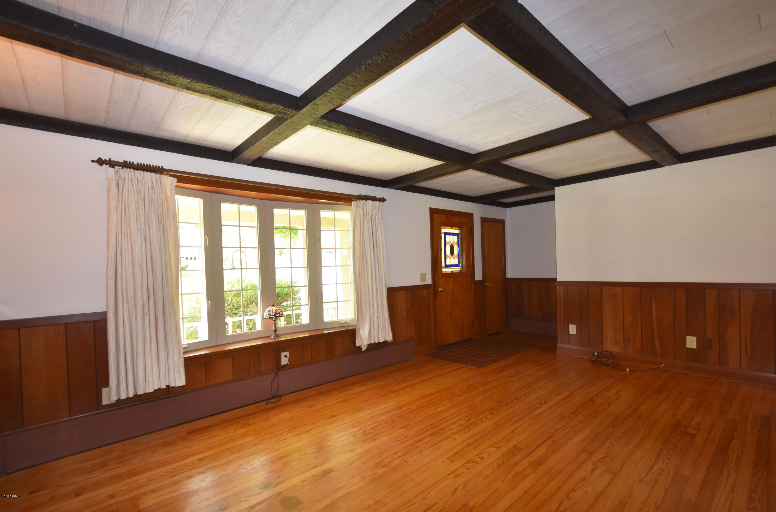 240 Benedict Road Pittsfield, MA 01201 - Photo 6 of 37 Living Room