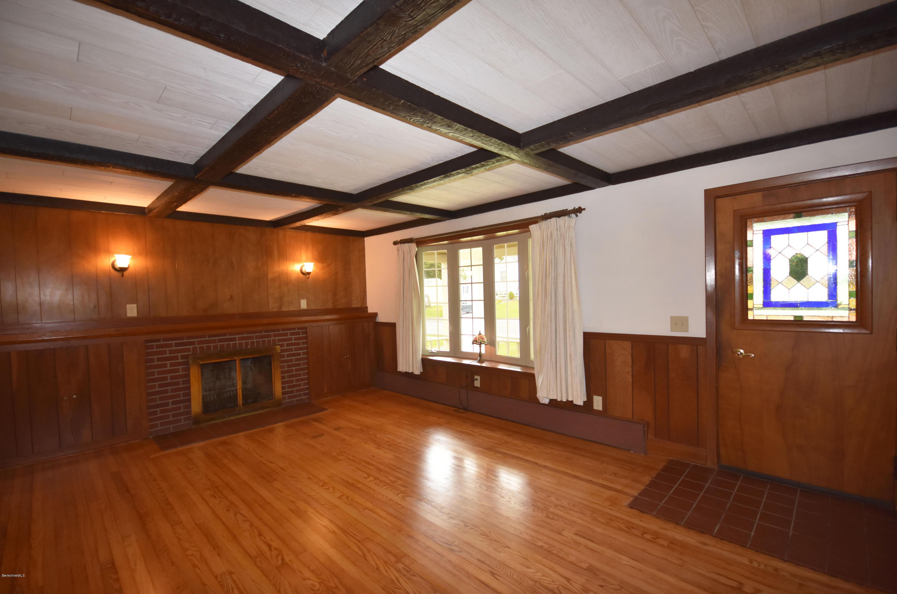 240 Benedict Road Pittsfield, MA 01201 - Photo 7 of 37 Living Room
