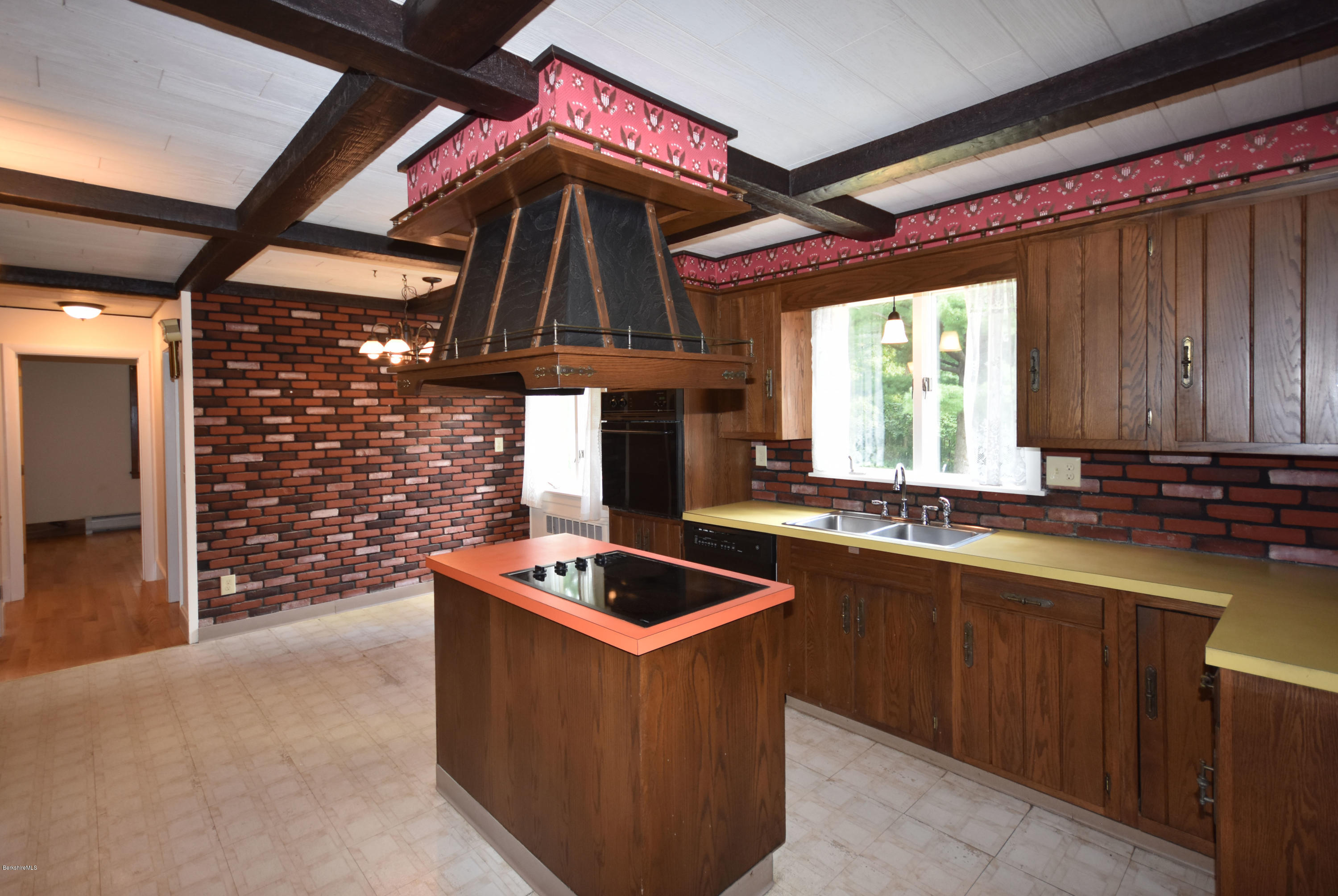 240 Benedict Road Pittsfield, MA 01201 - Photo 10 of 37 Kitchen