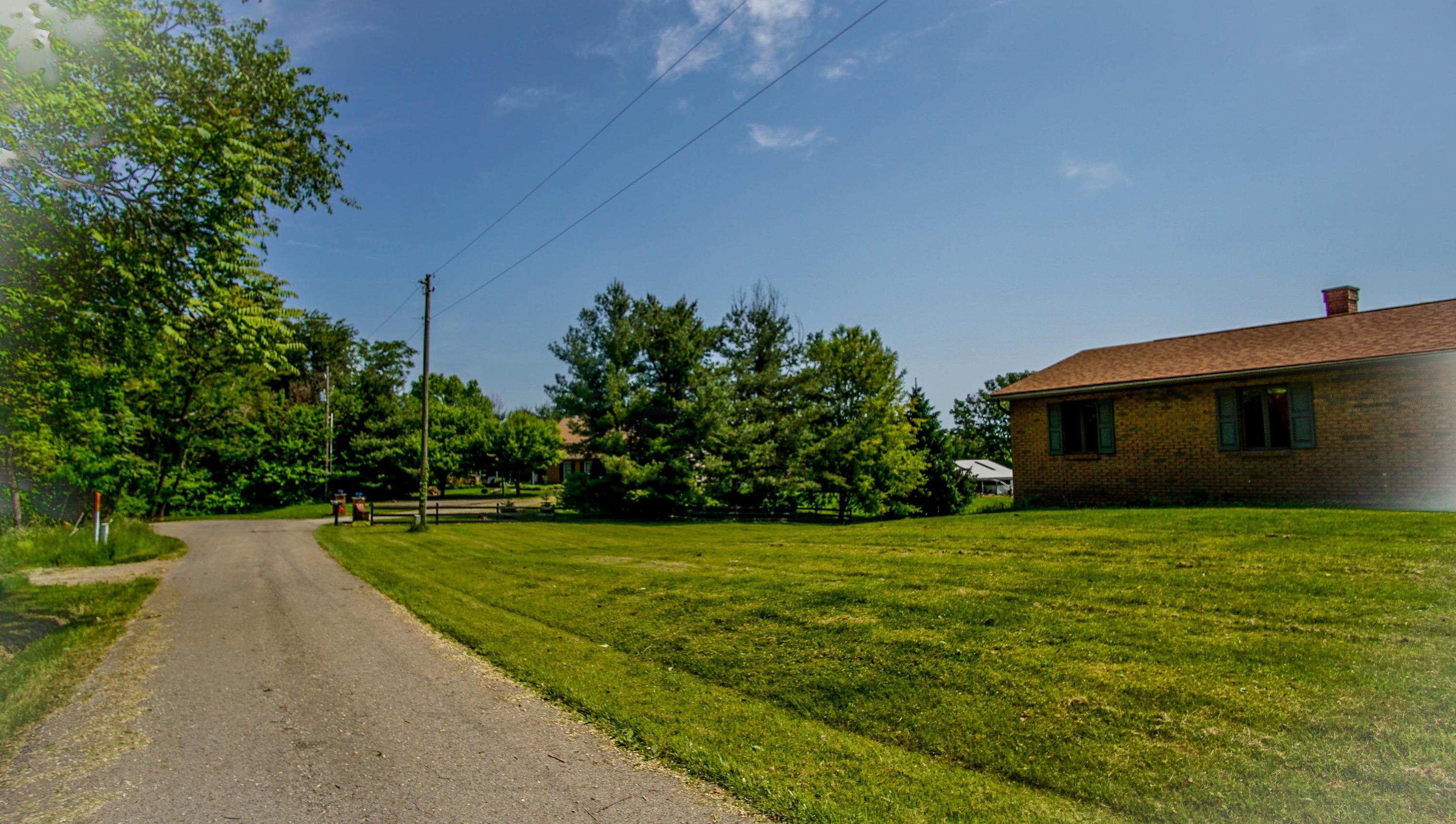 400 Perine Road Zanesville, OH 43701 - Photo 3 of 38