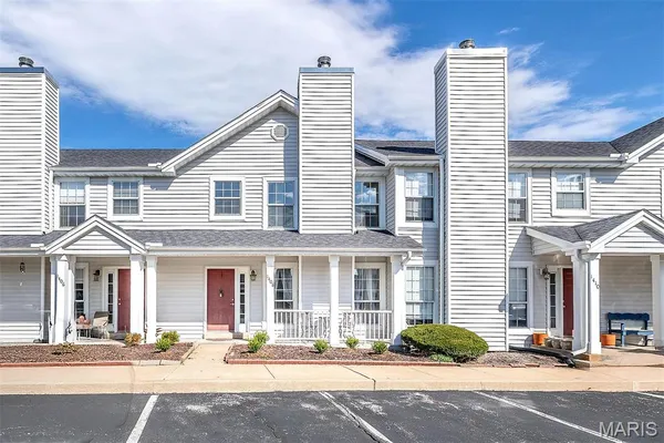 $219,900 | 1408 Whispering Creek Drive, Ballwin, MO 63021