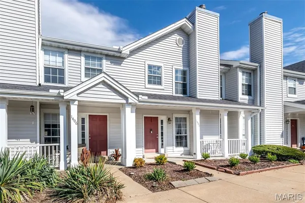 $219,900 | 1408 Whispering Creek Drive, Ballwin, MO 63021