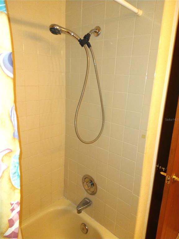 8415 Briarleaf Court Port Richey, FL 34668 - Photo 14 of 27 a bathroom with a bath tub