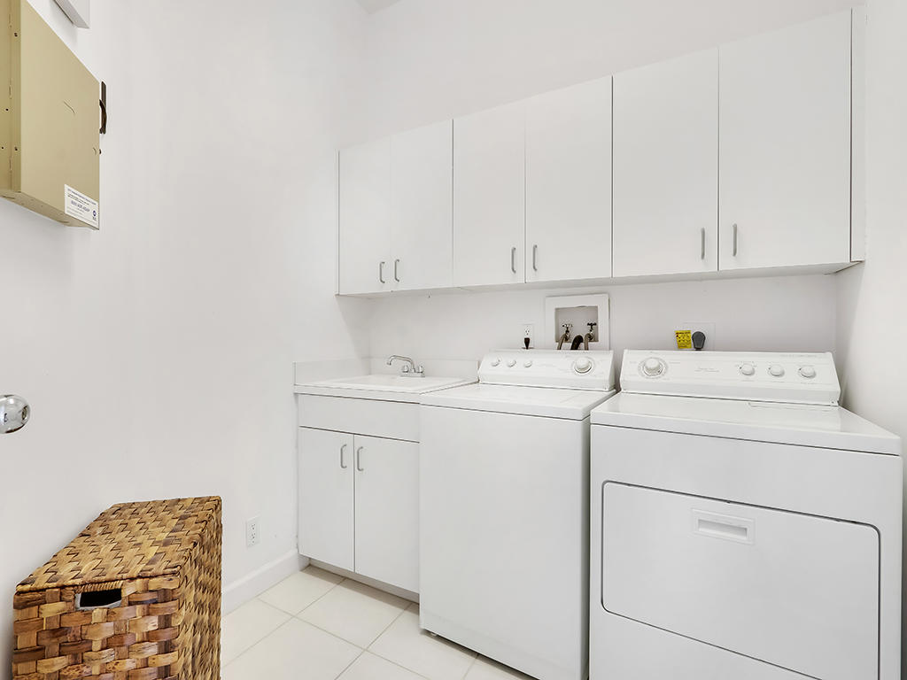 5808 Waterford Boca Raton, FL 33496 - Photo 28 of 36 Laundry Room