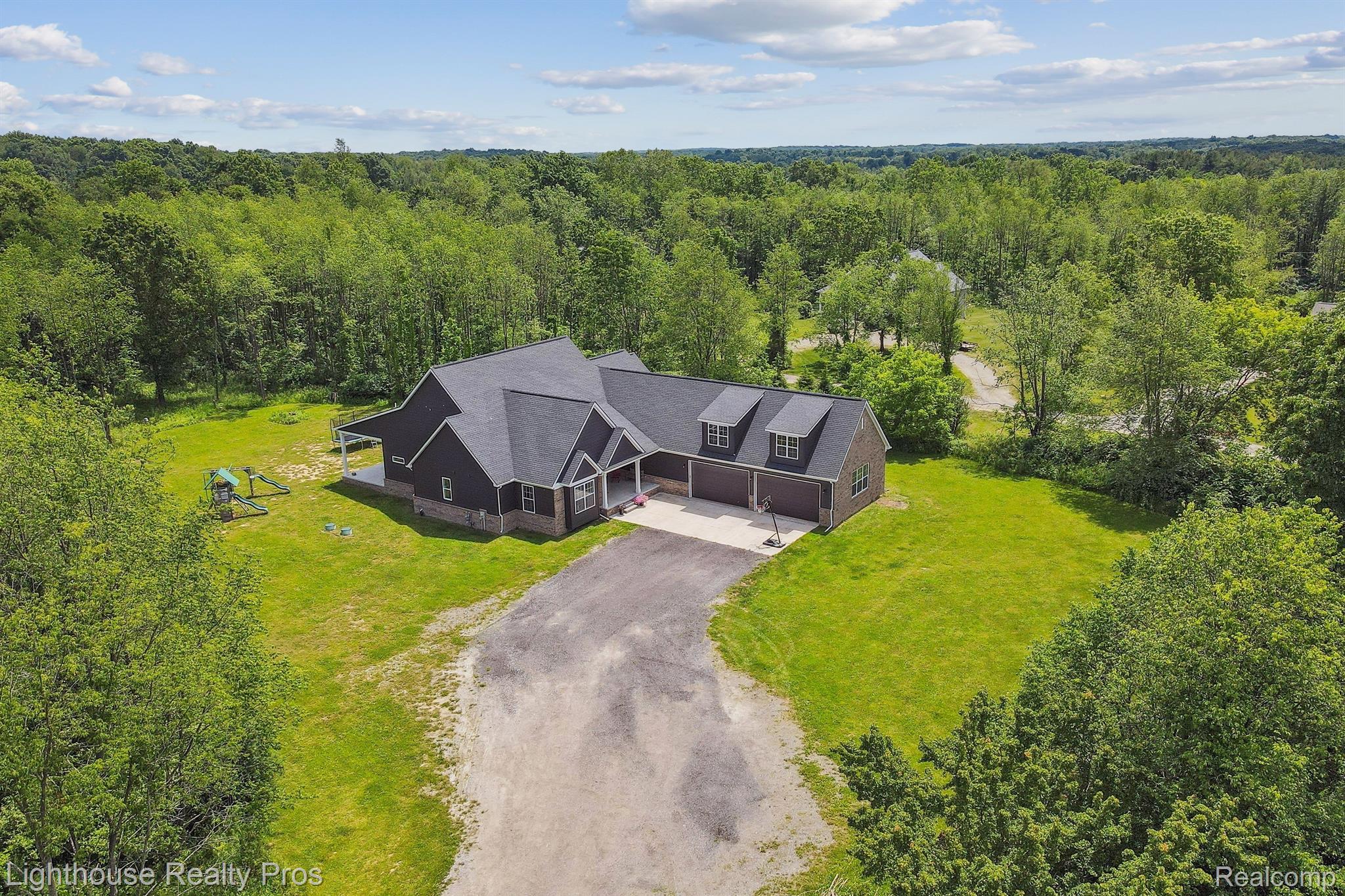 1490 Argentine Road Howell, MI 48843 - Photo 3 of 57 Gallery Image 3