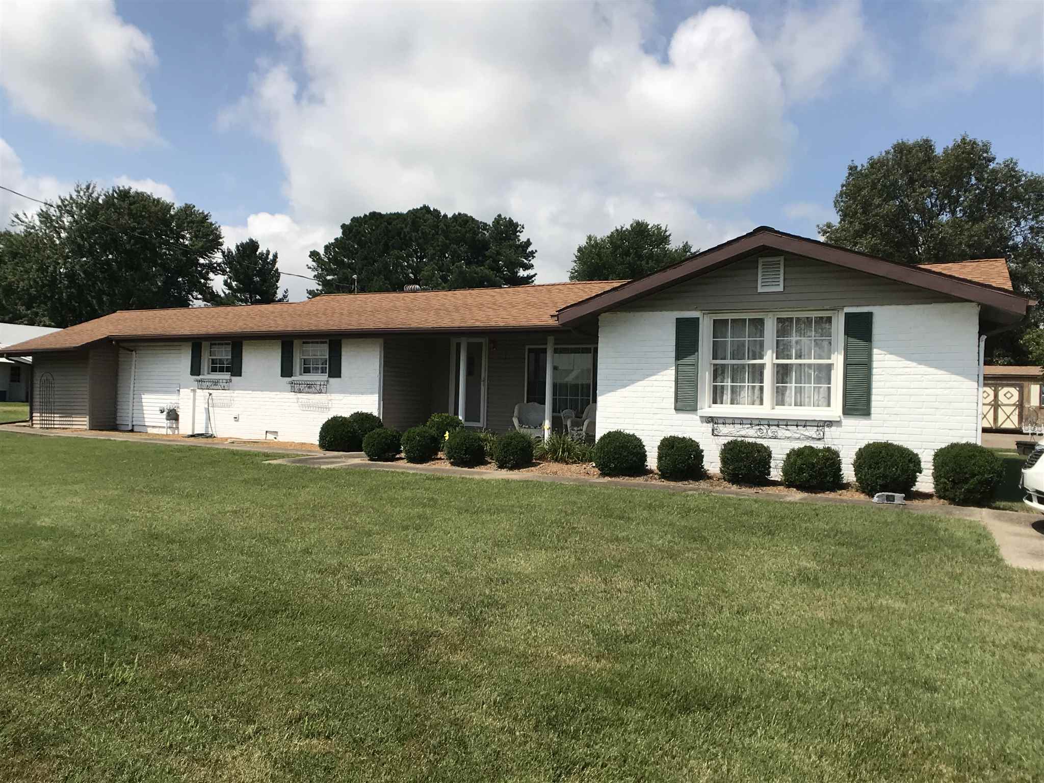 3325 Raleigh Road Eldorado, IL 62930 - Photo 1 of 26