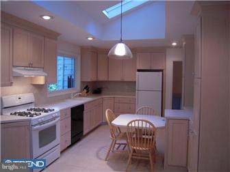 228 Pugh Road Wayne, PA 19087 - Photo 6 of 12 Kitchen