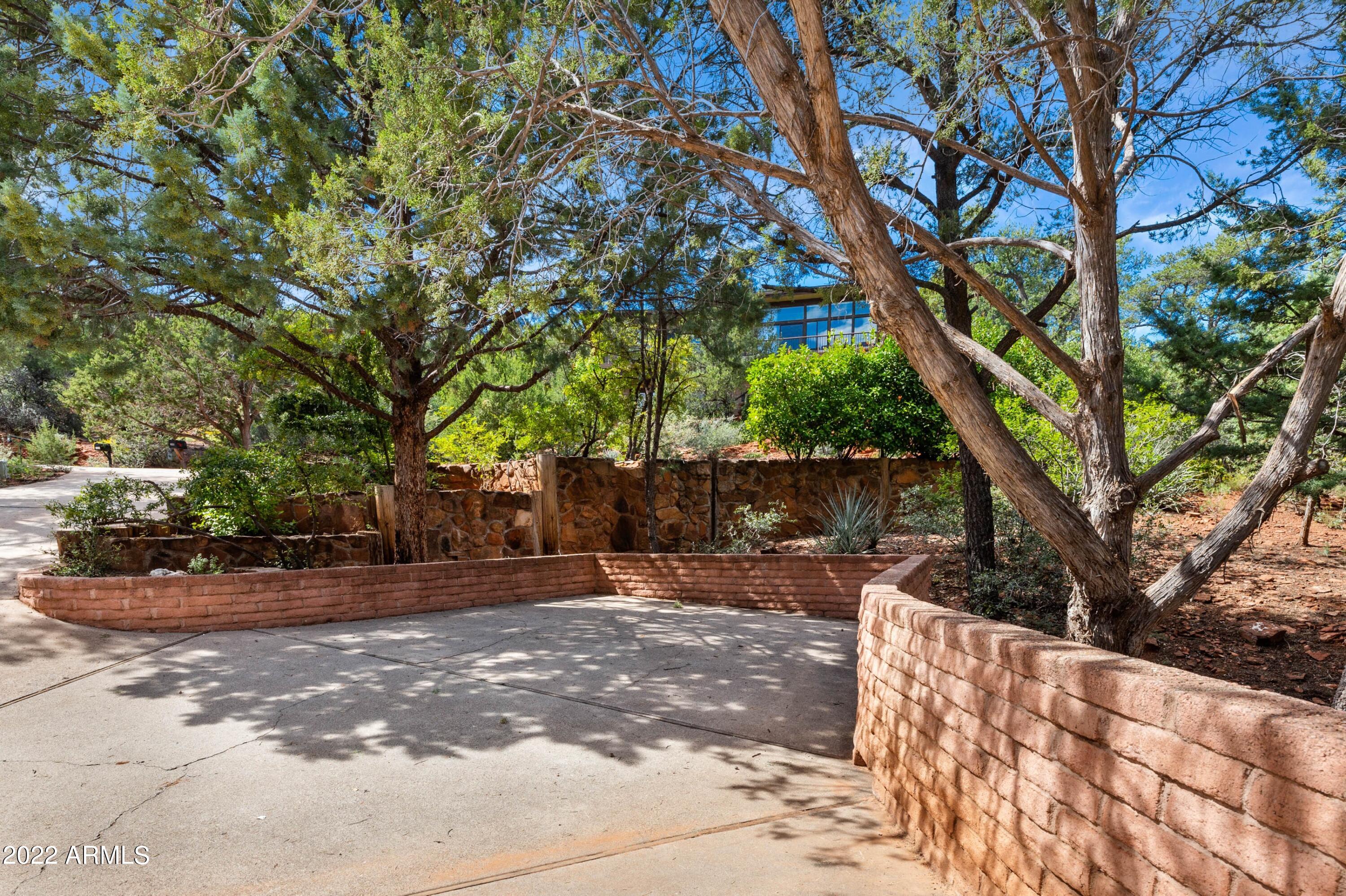 340 Ridge Road Sedona, AZ 86336 - Photo 2 of 49 001_Front Parking