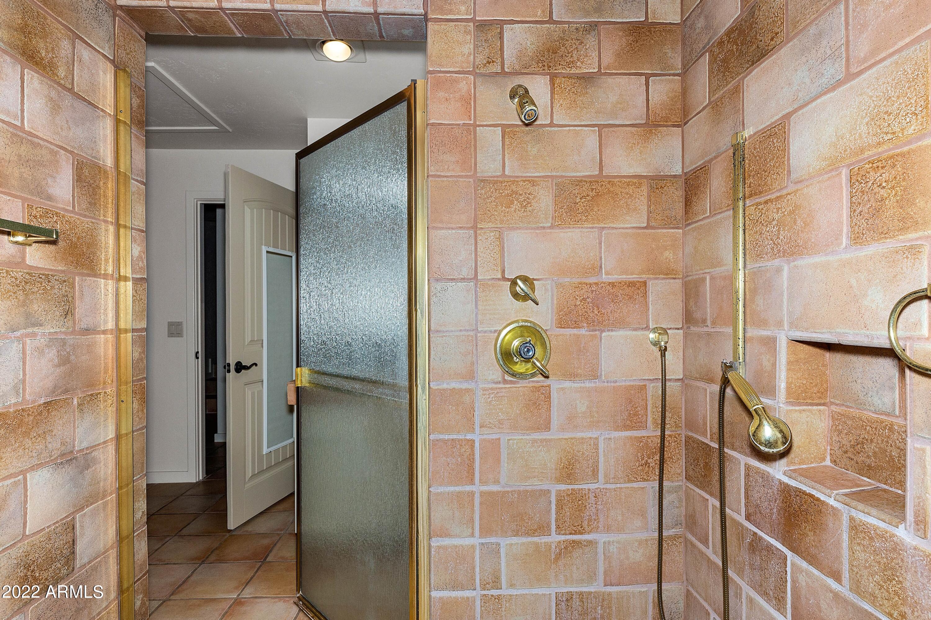 340 Ridge Road Sedona, AZ 86336 - Photo 22 of 49 022_Jr Suite Shower