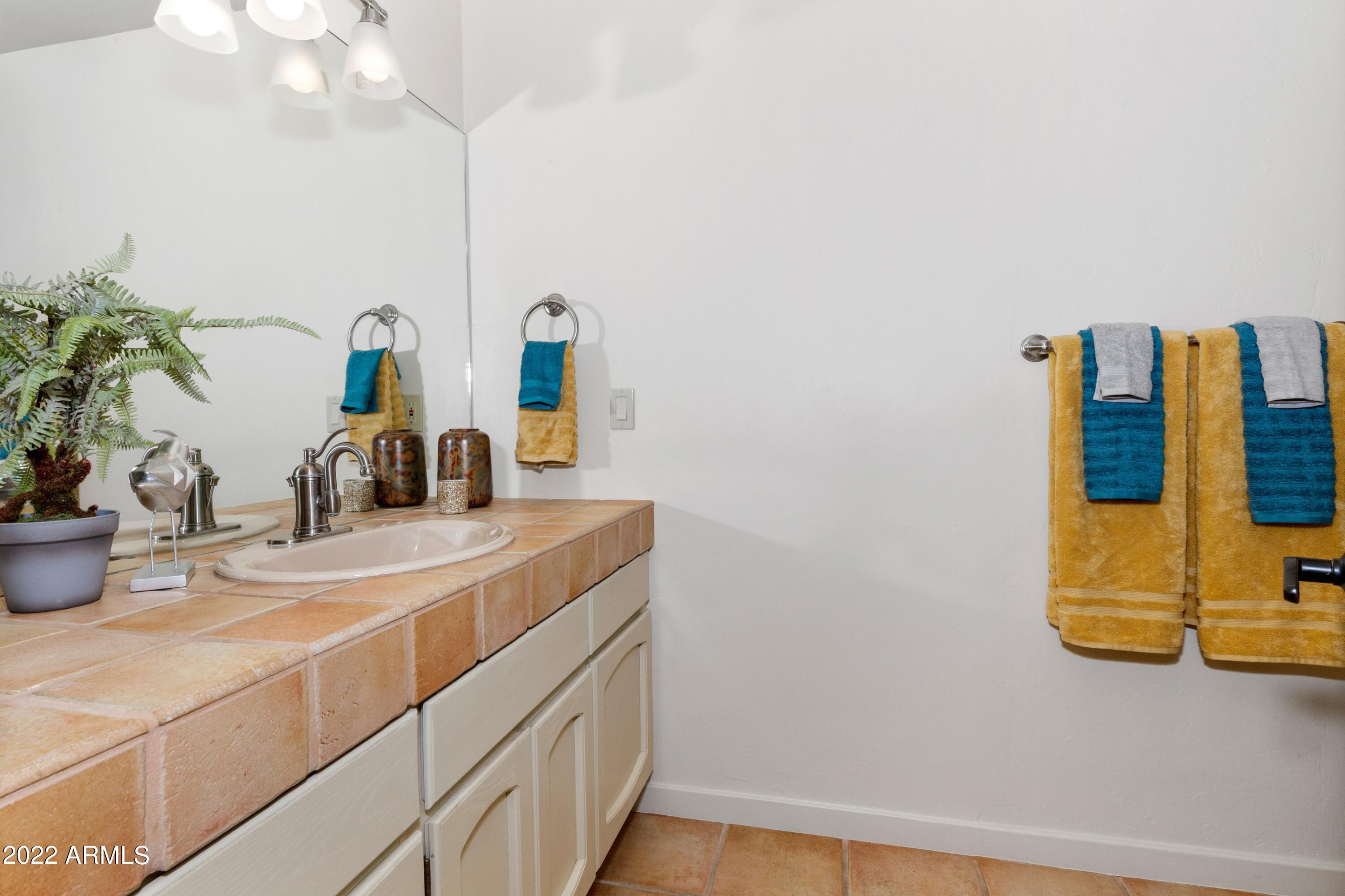 340 Ridge Road Sedona, AZ 86336 - Photo 25 of 49 024_Guest Bathroom