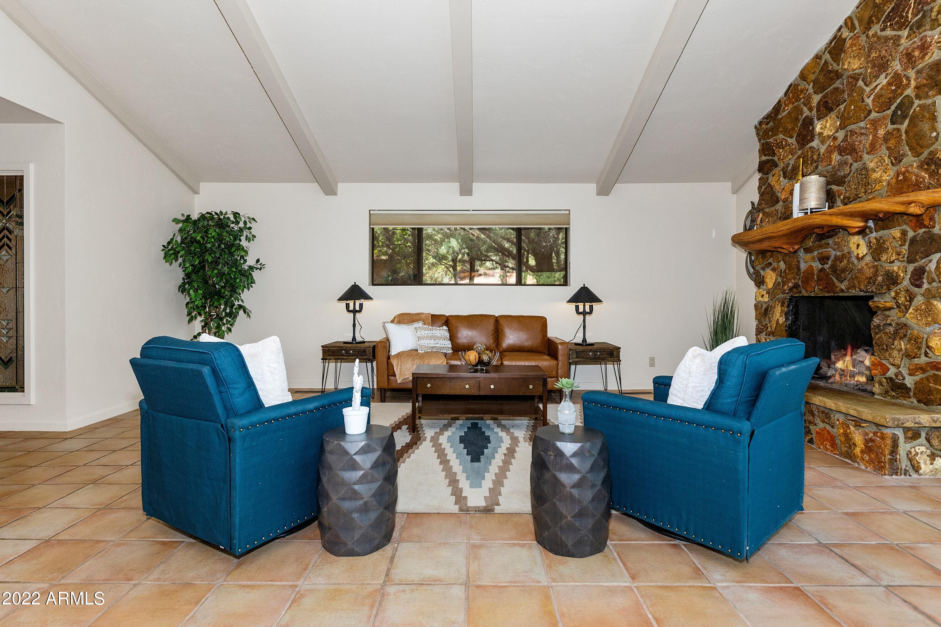 340 Ridge Road Sedona, AZ 86336 - Photo 6 of 49 006_Living Room