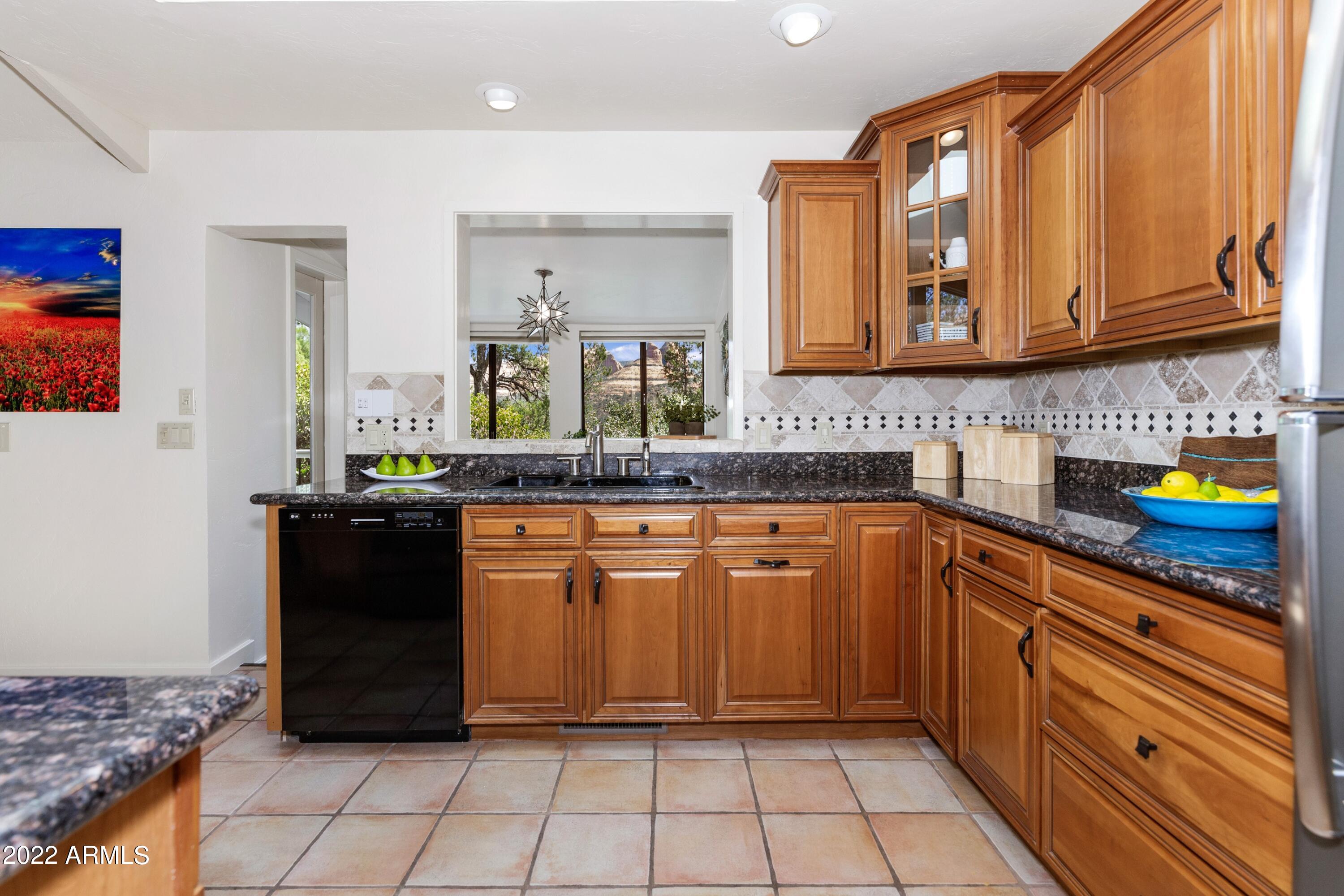 340 Ridge Road Sedona, AZ 86336 - Photo 9 of 49 009_Kitchen