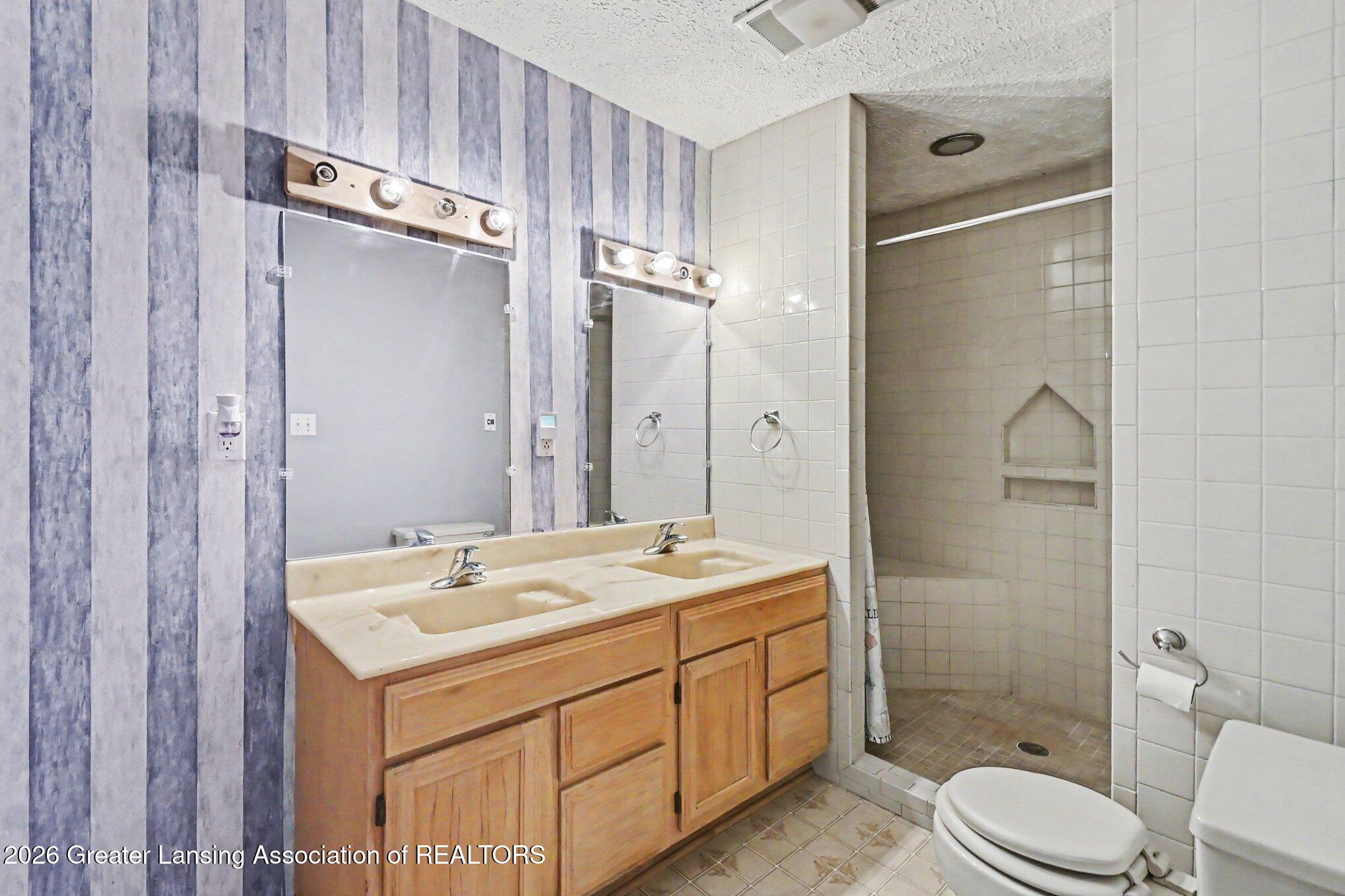 12092 Rupp Road Grand Ledge, MI 48837 - Photo 15 of 23 014_file_6681