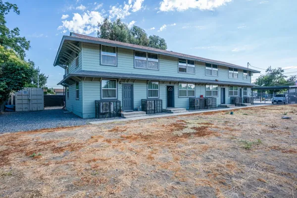 $1,050,000 | 2567 South Rowell Avenue, Fresno, CA 93725