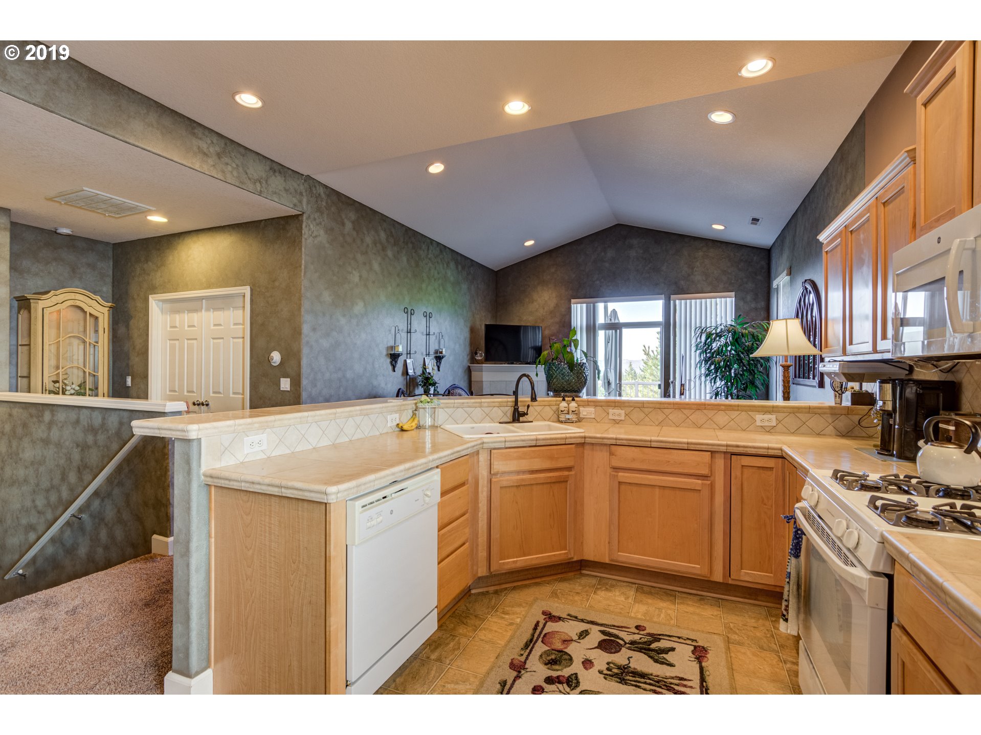 13620 Southwest Mapleview Lane Tigard, OR 97224 - Photo 6 of 20 Gallery Image 6