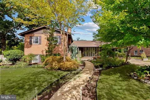 $1,249,500 | 917 Crestwood Drive, Alexandria, VA 22302