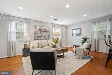 $1,249,500 | 917 Crestwood Drive, Alexandria, VA 22302