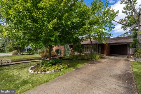 $1,249,500 | 917 Crestwood Drive, Alexandria, VA 22302